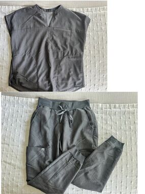SET Fabletics scrubs Evolve Oversized Scrub Top XS Heather gray Petite Joggers